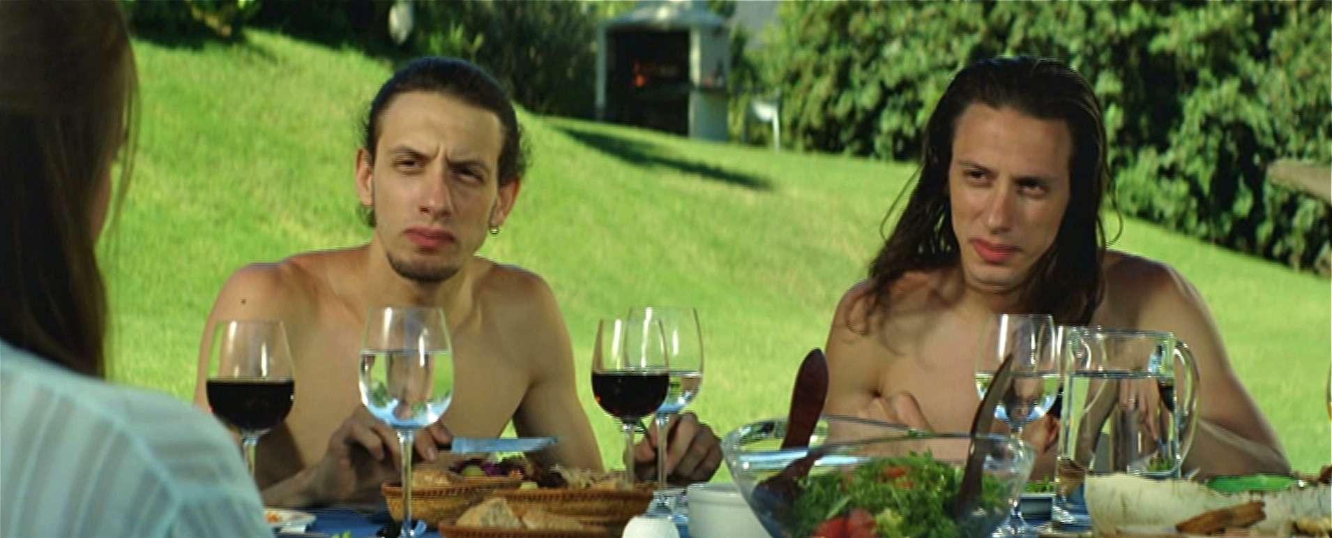 Still of Martín Lombard and Facundo Lombard in Los Marziano (2011)