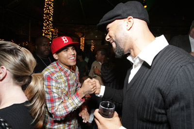 Common and Chris Brown at event of This Christmas (2007)