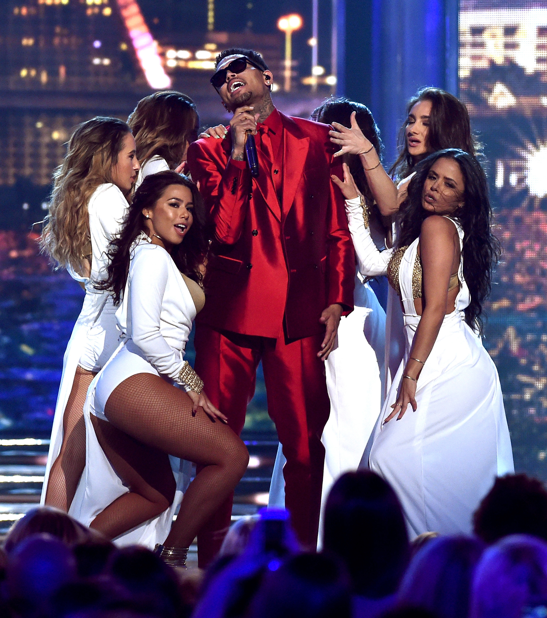 Chris Brown at event of 2015 Billboard Music Awards (2015)