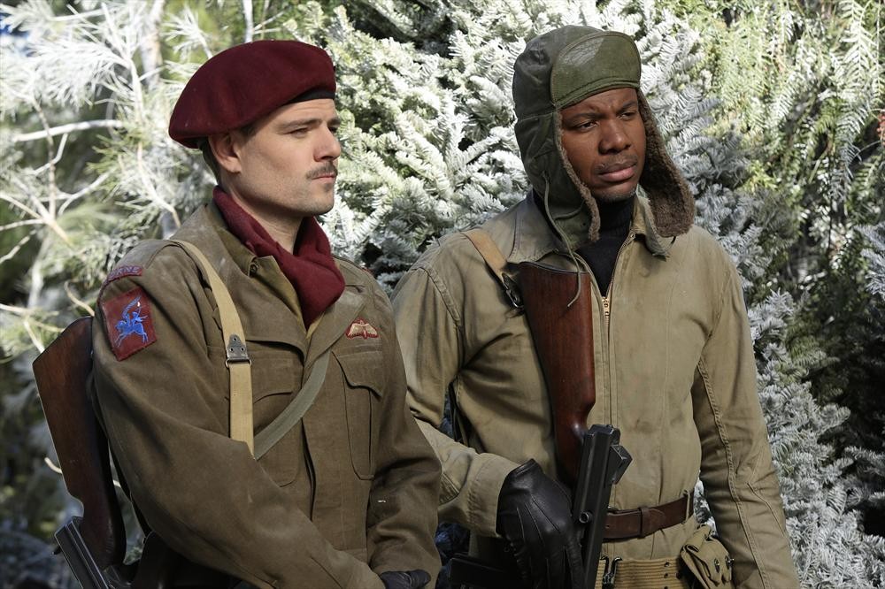 Still of Leonard Roberts and Richard Short in Agent Carter (2015)