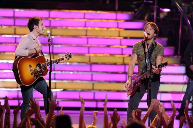Still of Keith Urban and Kris Allen in American Idol: The Search for a Superstar (2002)