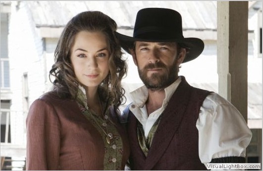 Still of Lara Gilchrist and Luke Perry in Goodnight For Justice