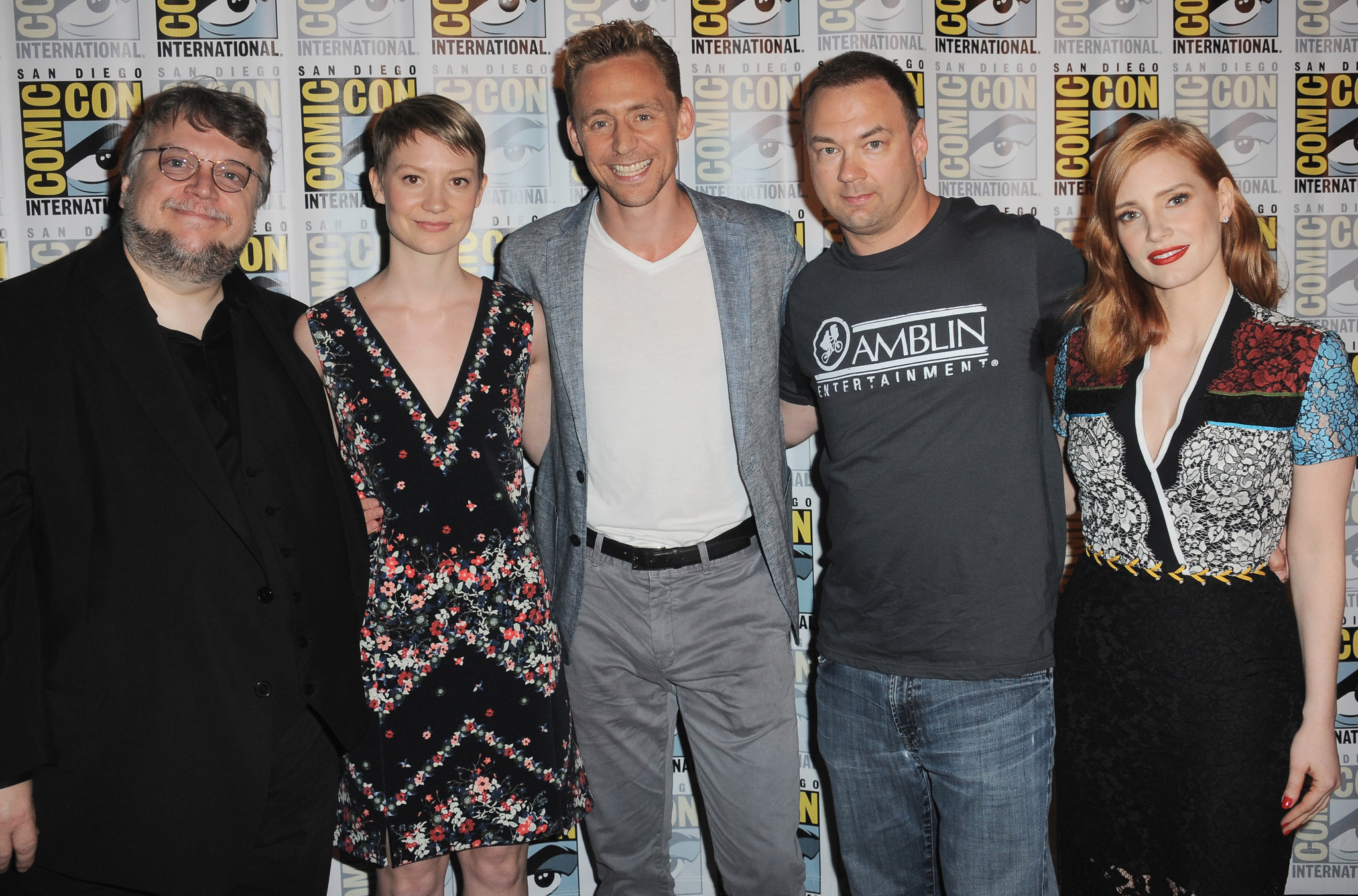 Guillermo del Toro, Tom Hiddleston, Jessica Chastain, Mia Wasikowska and Thomas Tull at event of Purpurine kalva (2015)