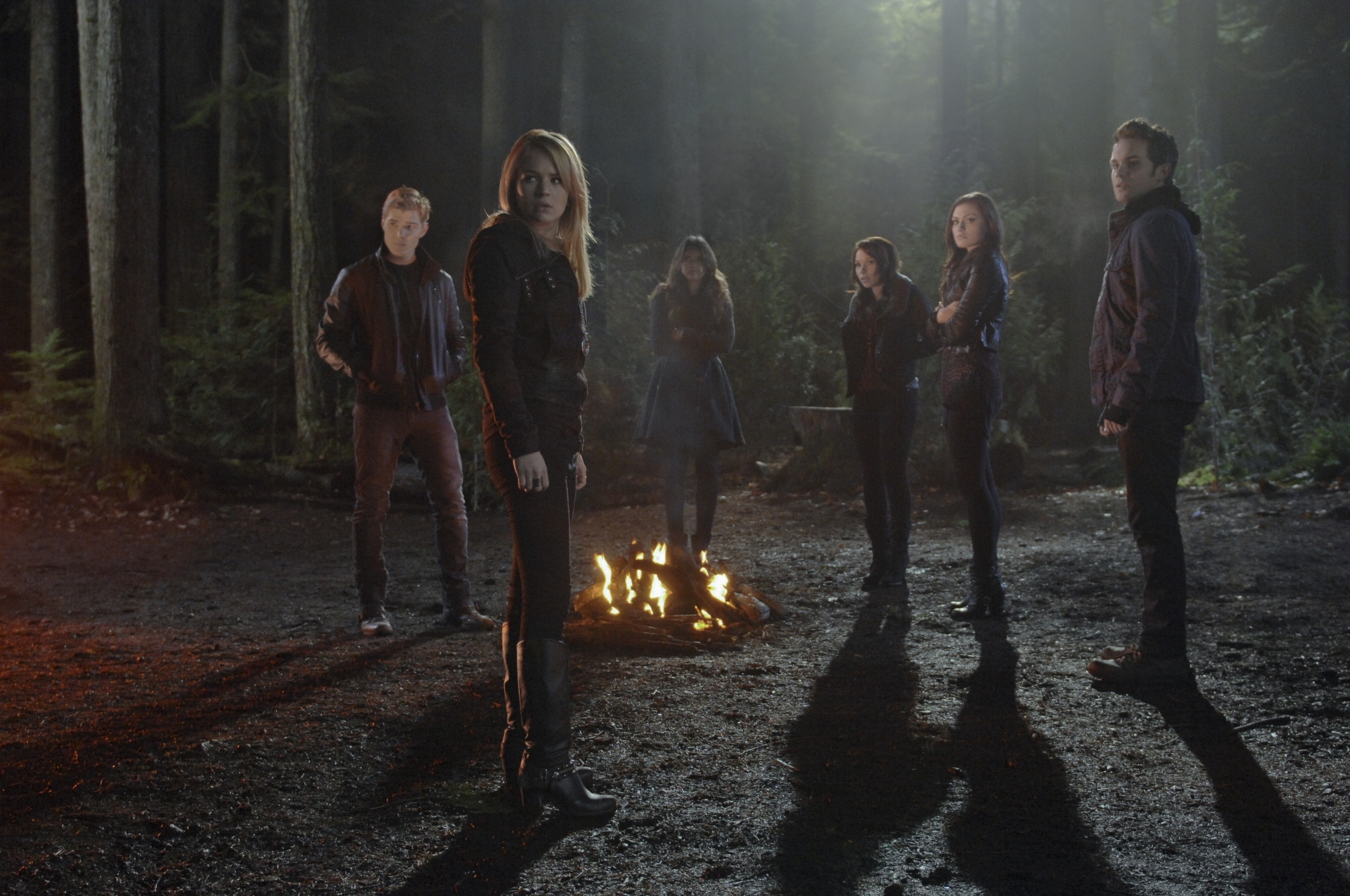 Still of Thomas Dekker, Britt Robertson, Phoebe Tonkin, Jessica Parker Kennedy, Shelley Hennig and Chris Zylka in The Secret Circle (2011)