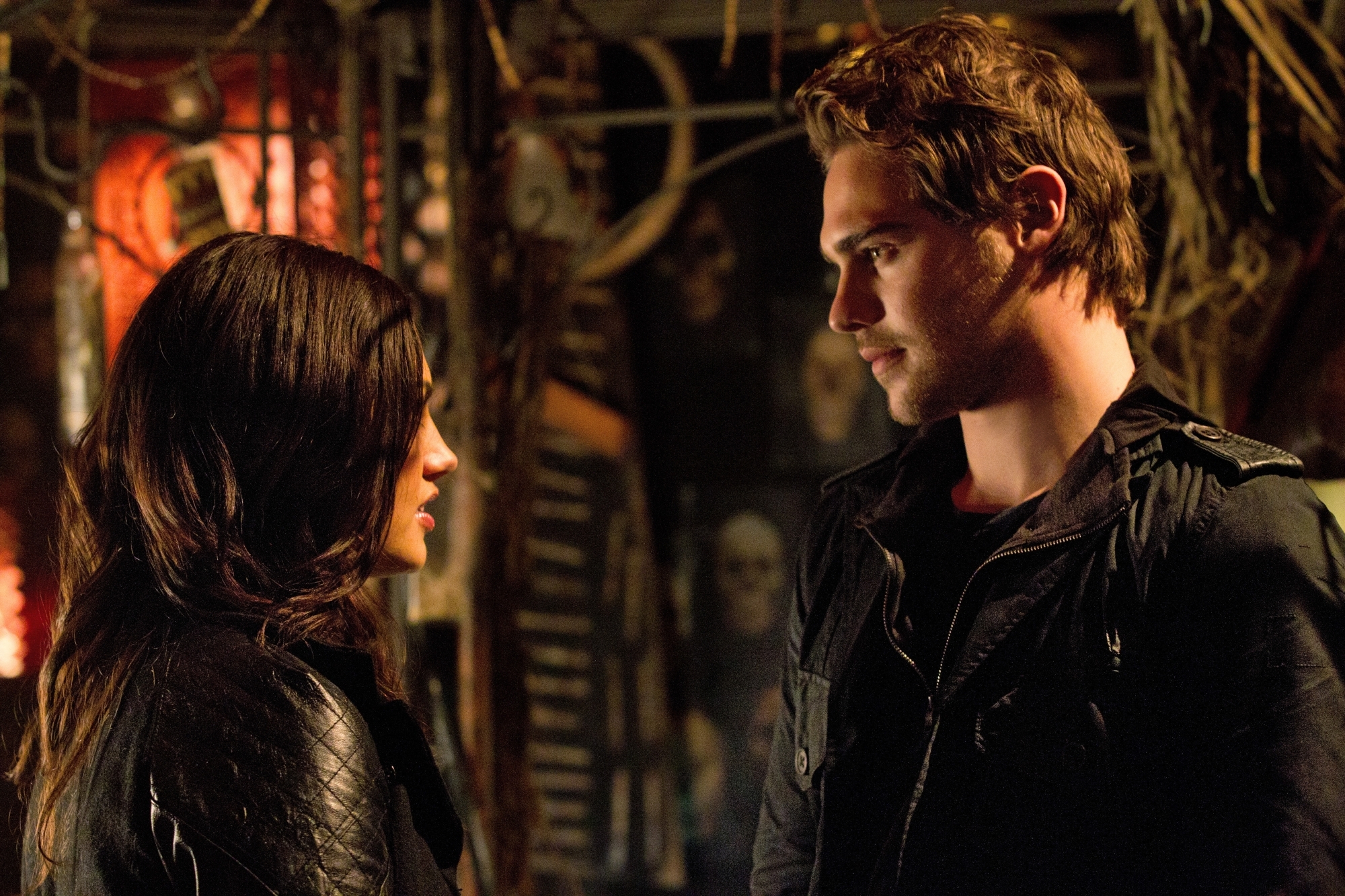 Still of Phoebe Tonkin and Grey Damon in The Secret Circle (2011)