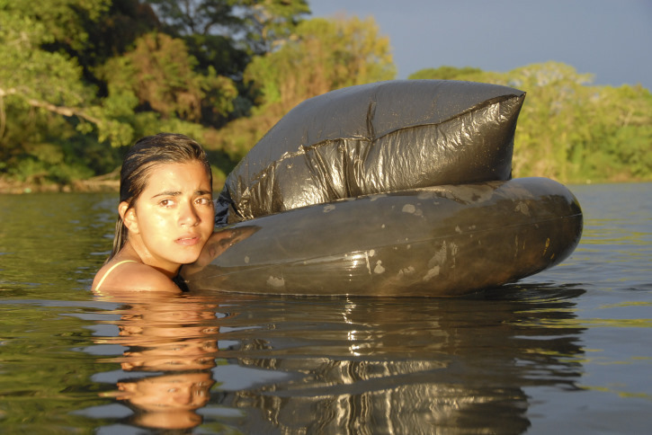 Still of Paulina Gaitan in Sin nombre (2009)