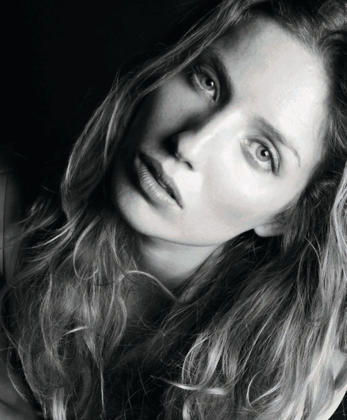 Annabelle Wallis