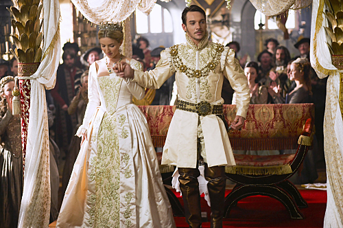 Still of Jonathan Rhys Meyers and Annabelle Wallis in The Tudors (2007)