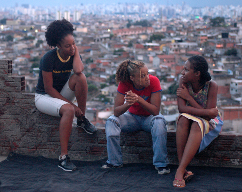 Still of Negra Li, Leilah Moreno and Cindy Mendes in Antônia: O Filme (2006)