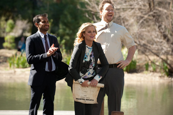 Still of Amy Poehler, Chris Pratt and Aziz Ansari in Parks and Recreation (2009)