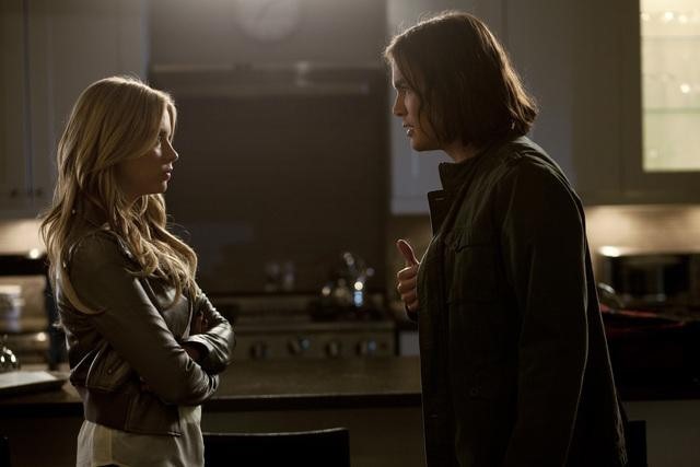 Still of Ashley Benson and Tyler Blackburn in Jaunosios melages (2010)