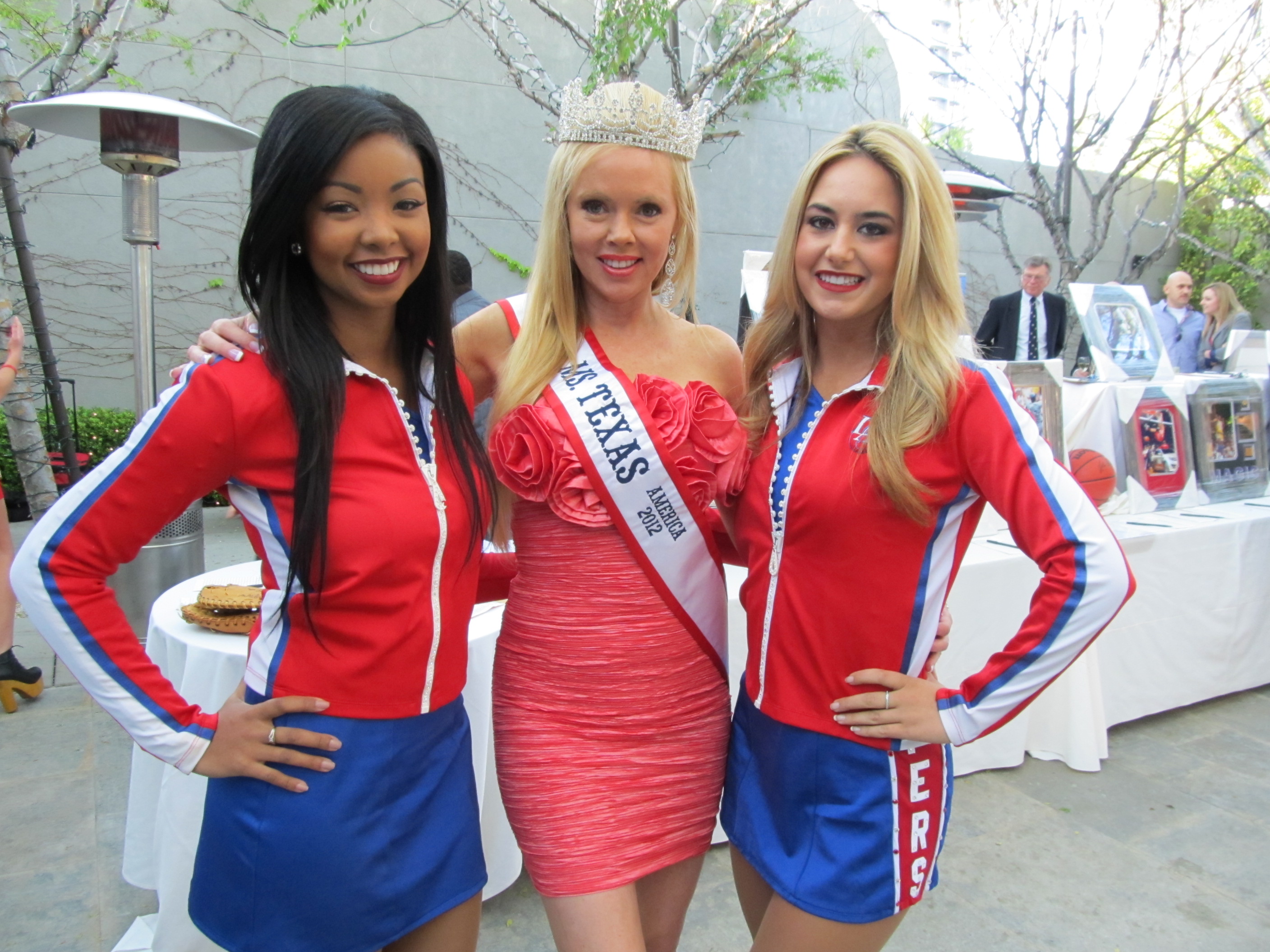 Ms Texas 2012 Shanna Olson with the Clipper girls