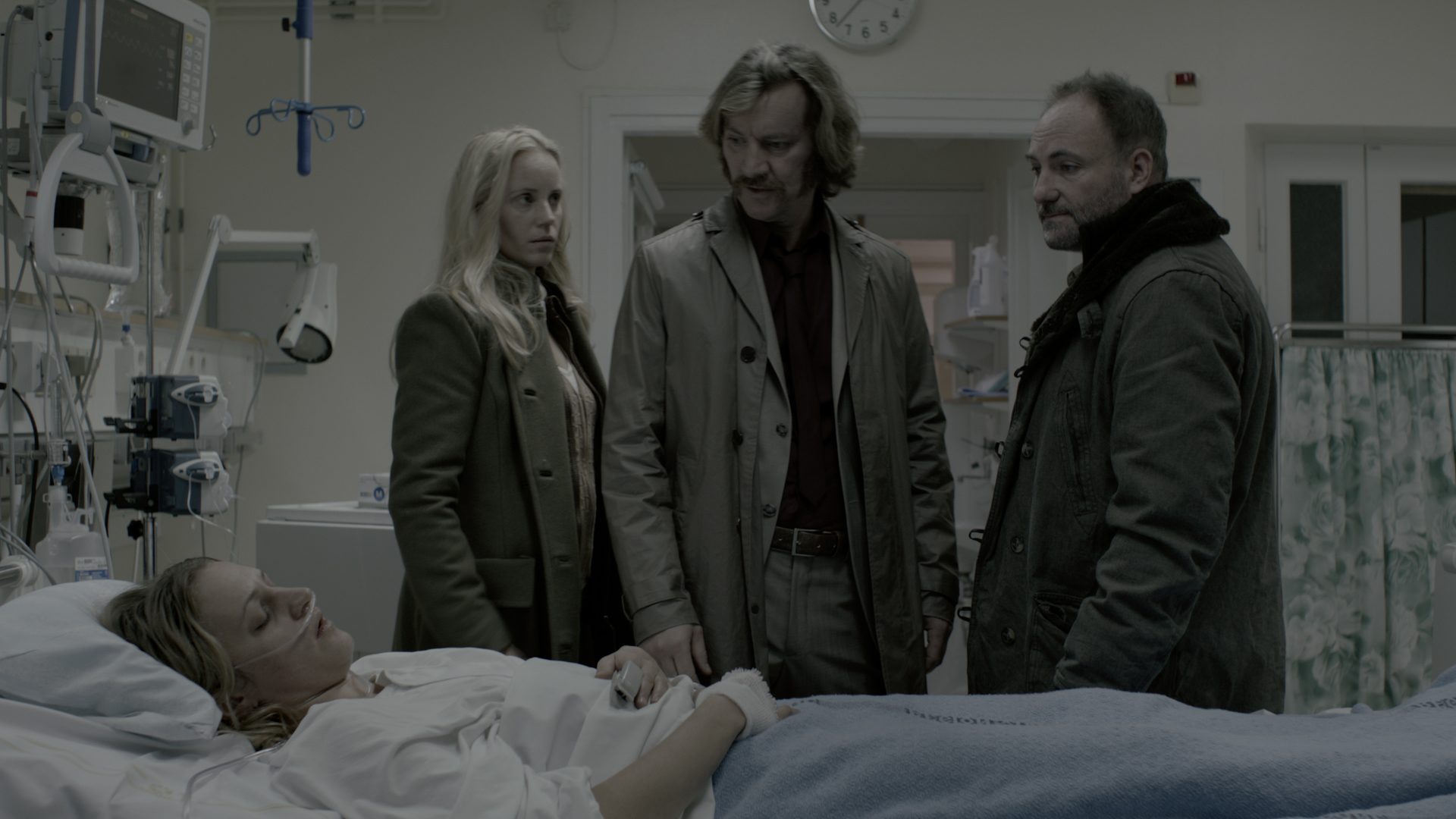 Still of Kim Bodnia, Magnus Krepper and Maria Sundbom in Bron/Broen (2011)