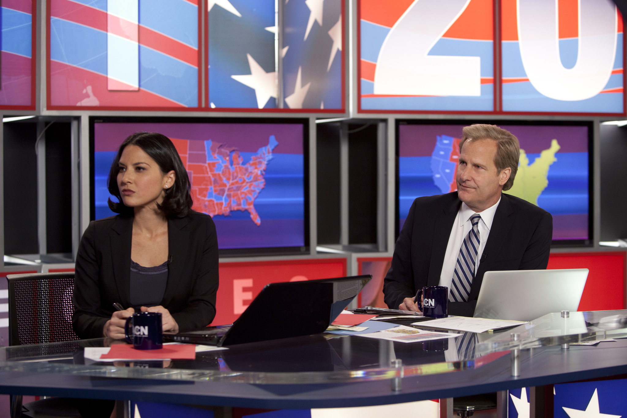 Still of Jeff Daniels and Olivia Munn in The Newsroom (2012)