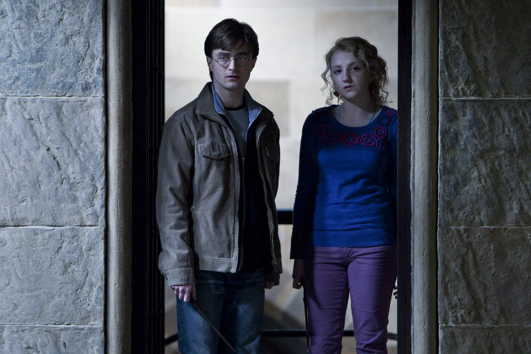 Still of Daniel Radcliffe and Evanna Lynch in Haris Poteris ir mirties relikvijos. 2 dalis (2011)