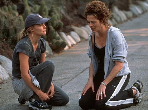 Still of Michelle Pfeiffer and Rita Wilson in The Story of Us (1999)