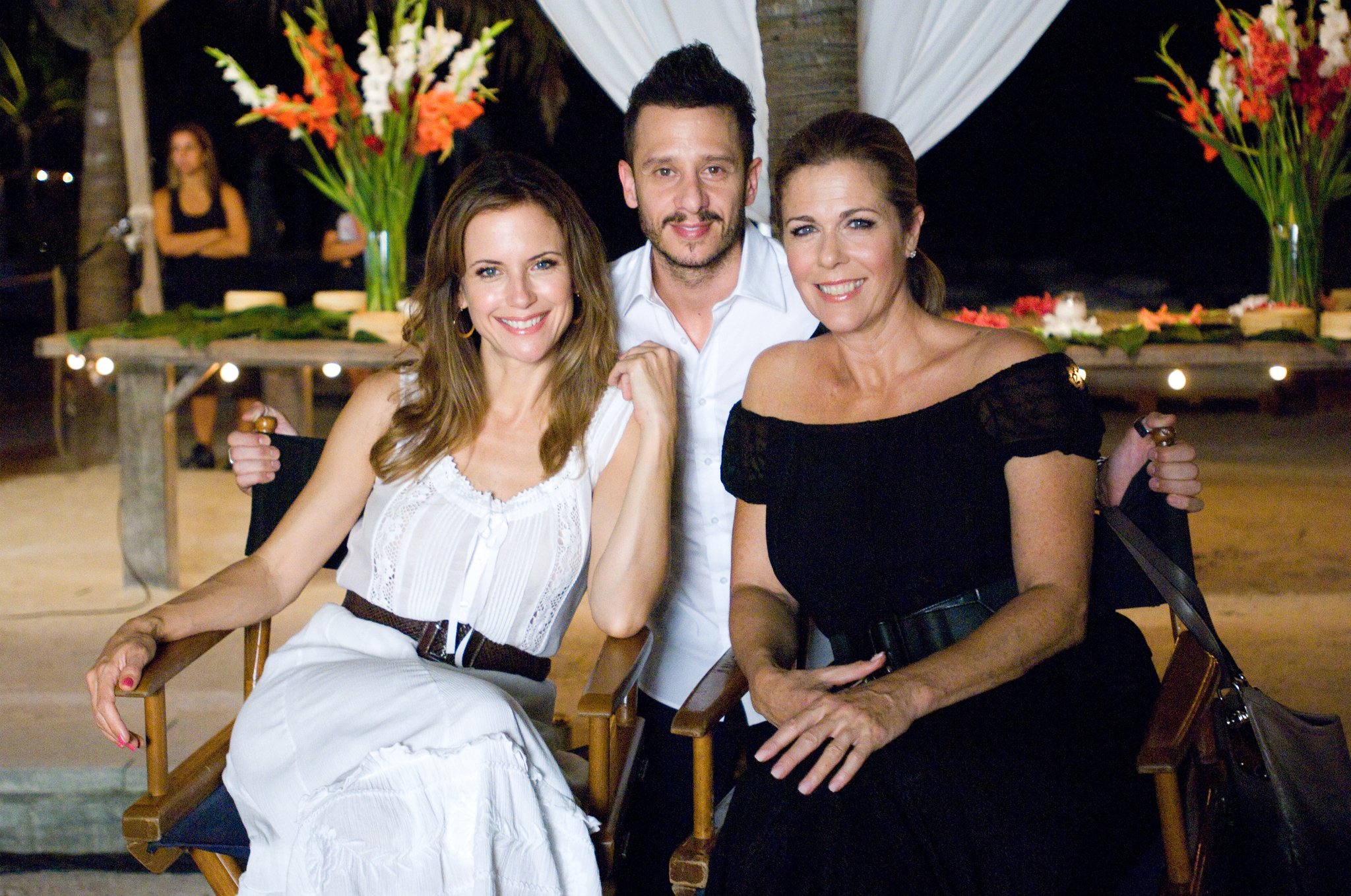 Still of Kelly Preston, Rita Wilson and Andrew Panay in Seni vilkai (2009)