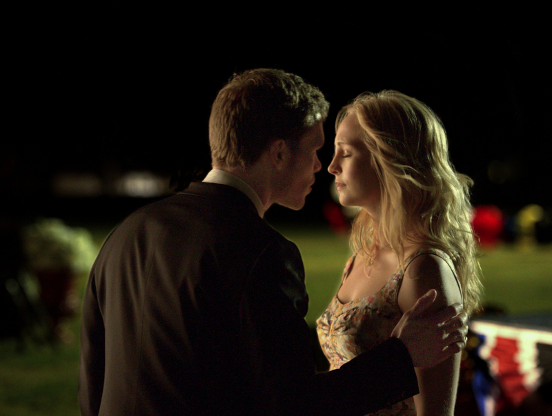 Still of Joseph Morgan and Candice Accola in Vampyro dienorasciai (2009)