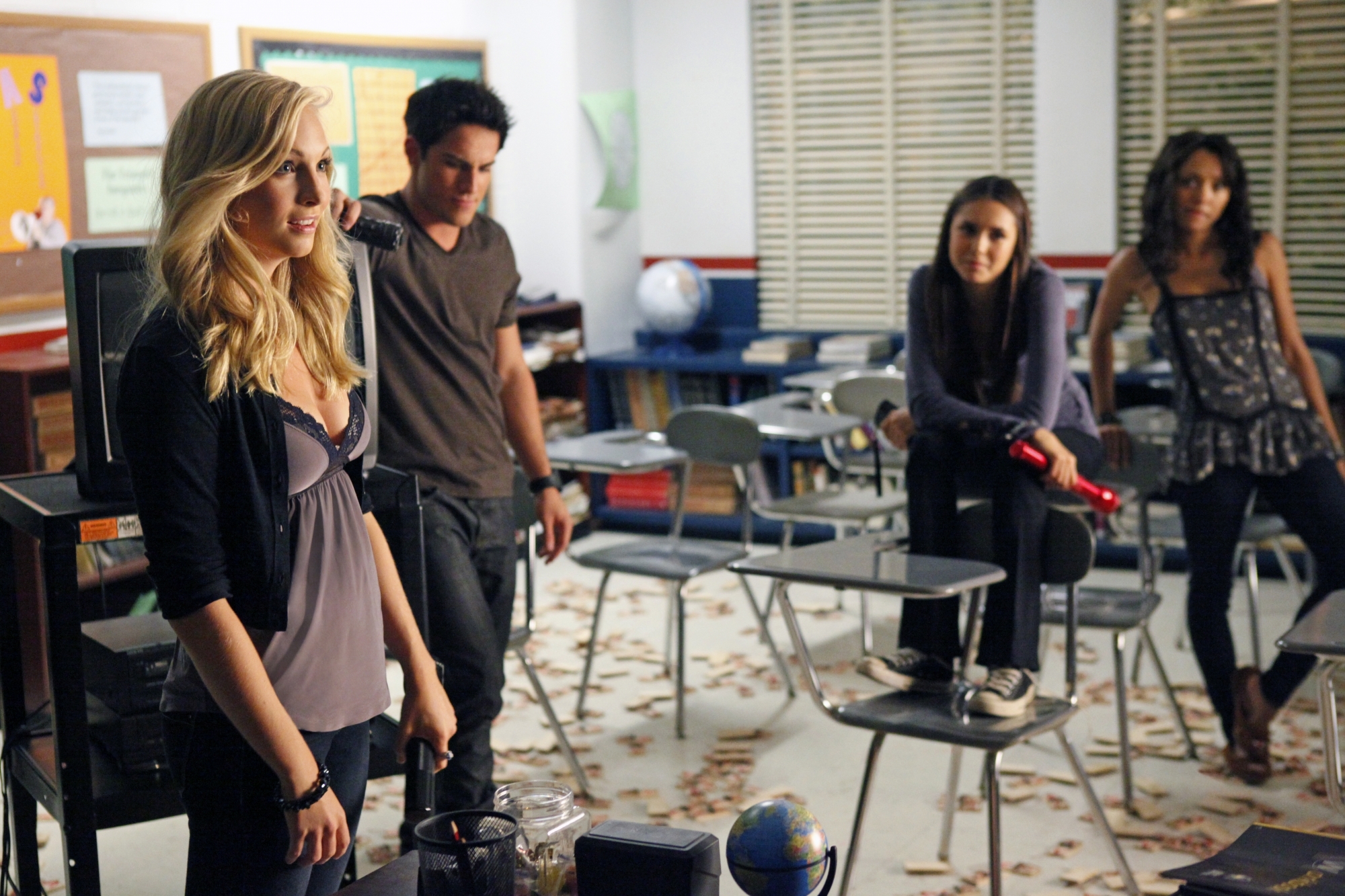 Still of Kat Graham, Michael Trevino, Candice Accola and Nina Dobrev in Vampyro dienorasciai (2009)