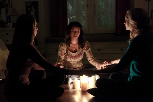 Still of Kat Graham, Candice Accola and Nina Dobrev in Vampyro dienorasciai (2009)