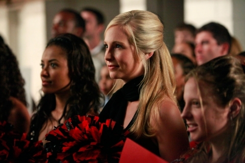 Still of Kat Graham and Candice Accola in Vampyro dienorasciai (2009)