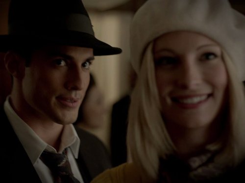 Still of Michael Trevino and Candice Accola in Vampyro dienorasciai (2009)