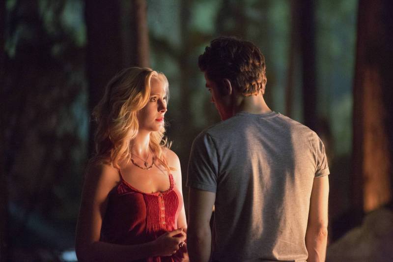 Still of Paul Wesley and Candice Accola in Vampyro dienorasciai (2009)