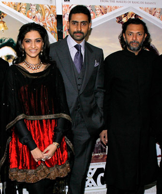 Abhishek Bachchan, Rakeysh Omprakash Mehra and Sonam Kapoor at event of Delhi-6 (2009)