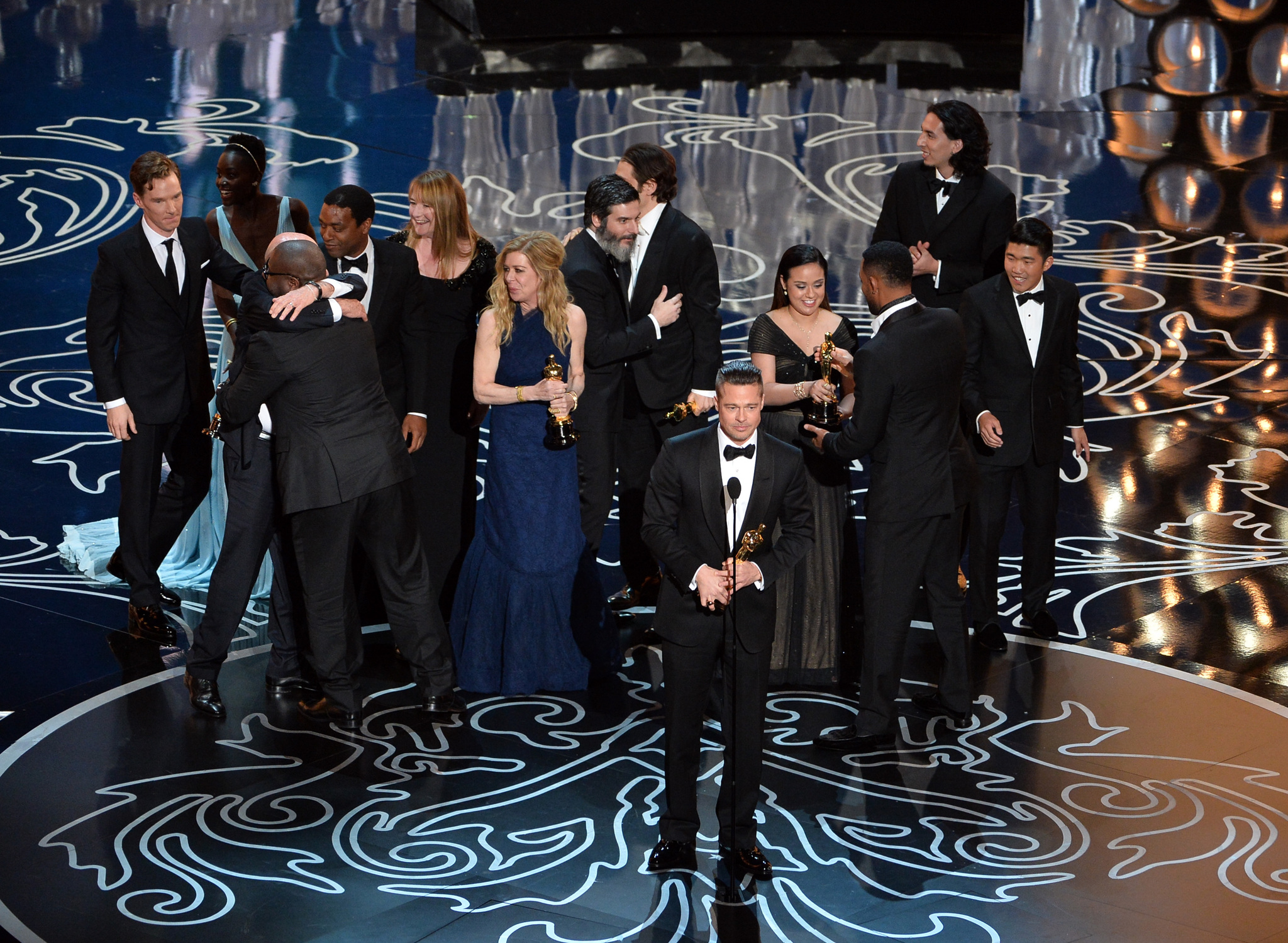 Brad Pitt, Chiwetel Ejiofor, Dede Gardner, Anthony Katagas, Benedict Cumberbatch, Jeremy Kleiner and Lupita Nyong'o at event of The Oscars (2014)