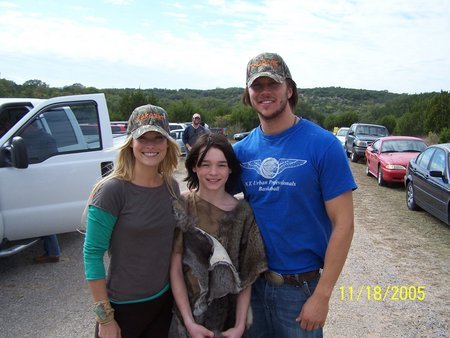 Cole with fellow cast members, Ali Larter and Hayes MacArthur.