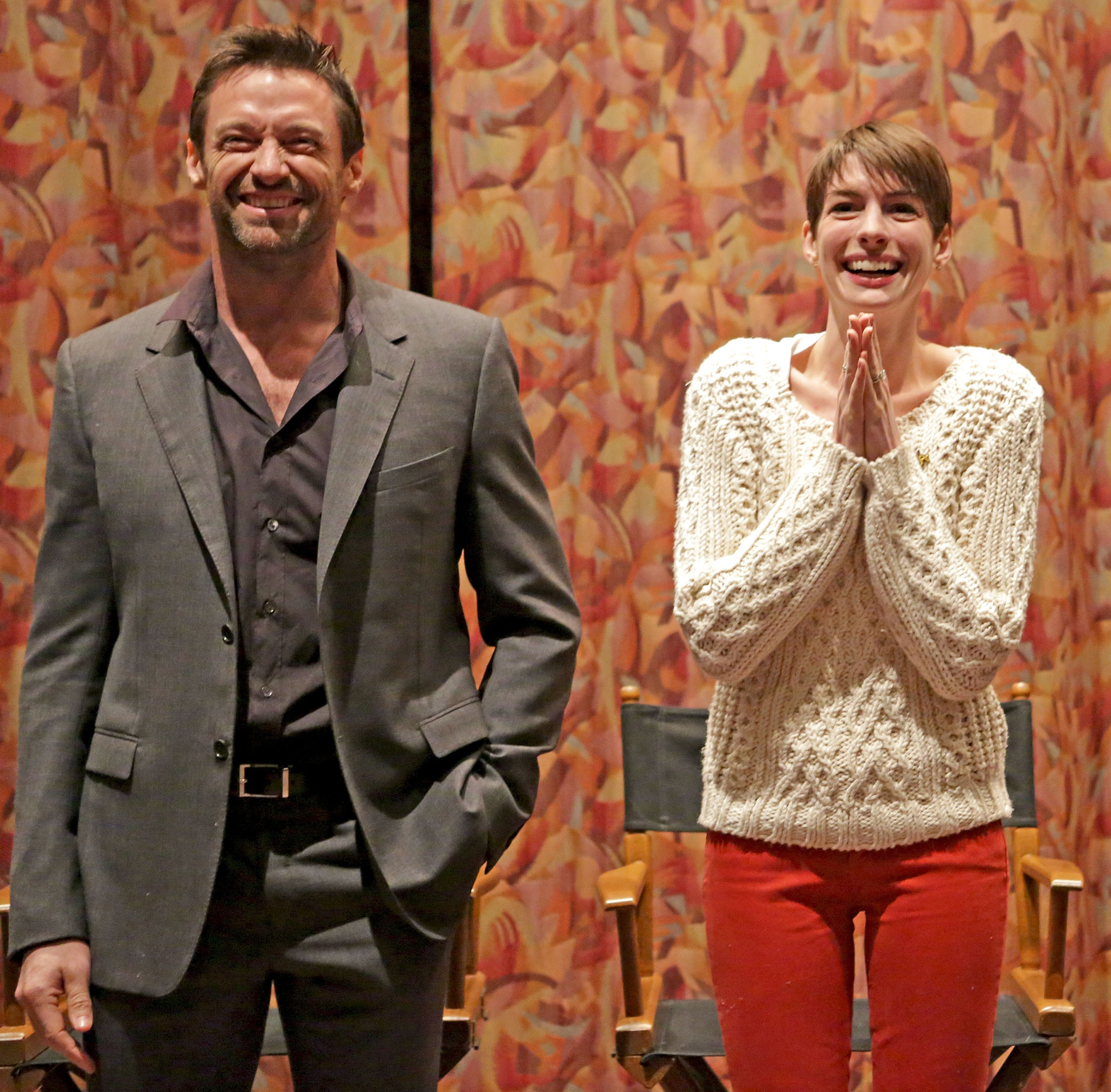 Anne Hathaway and Hugh Jackman at event of Vargdieniai (2012)