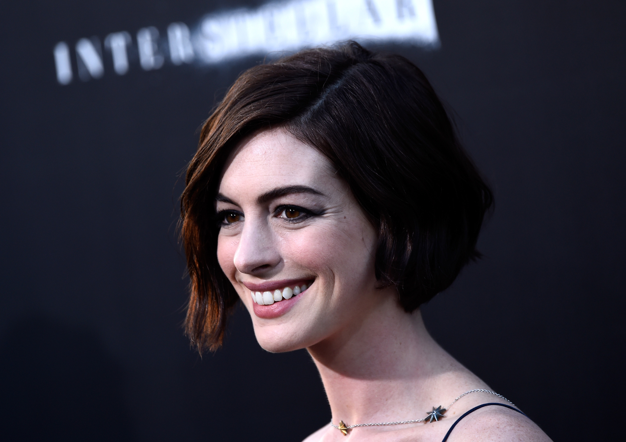 Anne Hathaway at event of Tarp zvaigzdziu (2014)