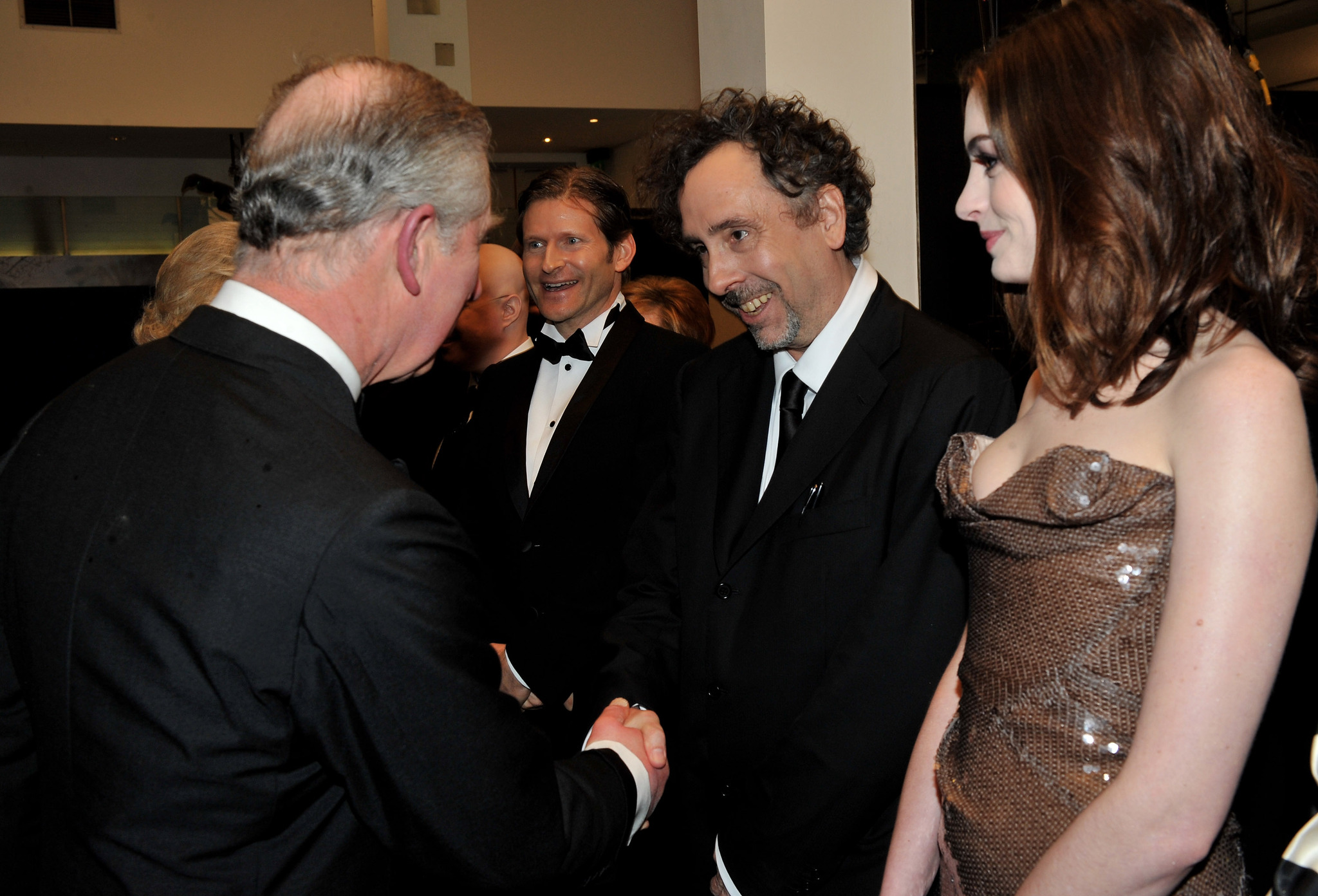 Tim Burton, Anne Hathaway and Prince Charles at event of Alisa stebuklu salyje (2010)