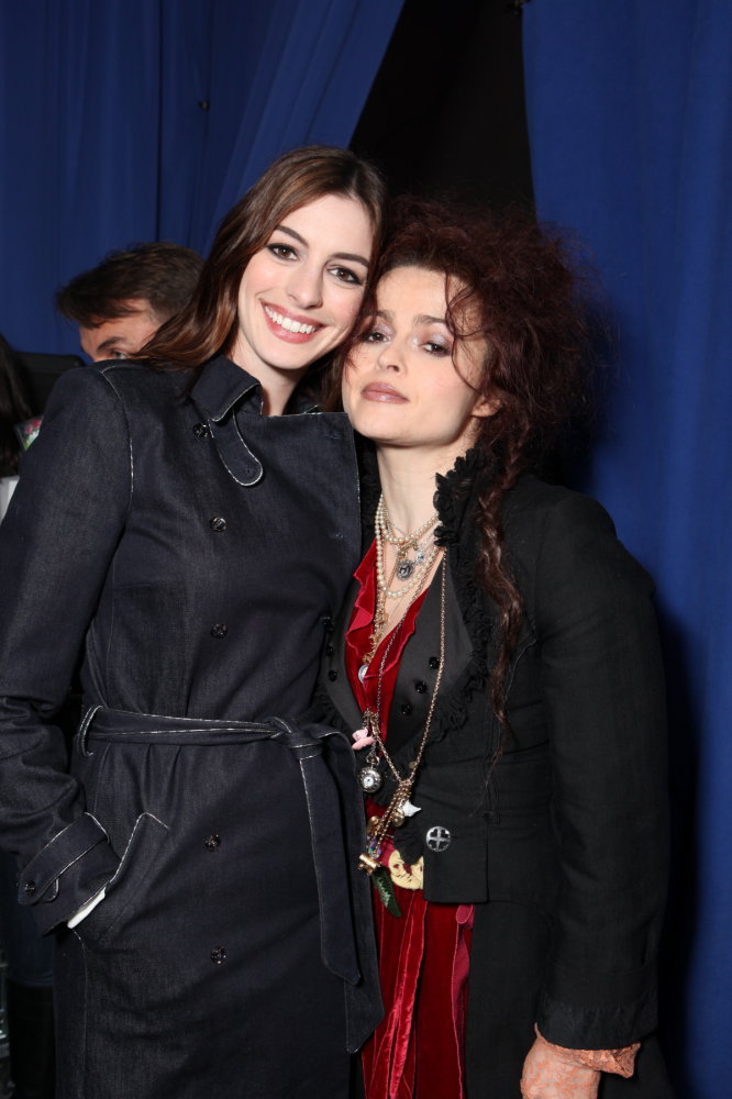 Helena Bonham Carter and Anne Hathaway at event of Alisa stebuklu salyje (2010)