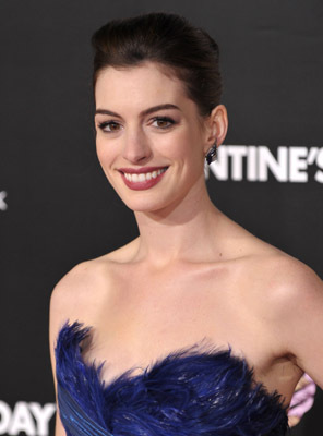 Anne Hathaway at event of Valentino diena (2010)