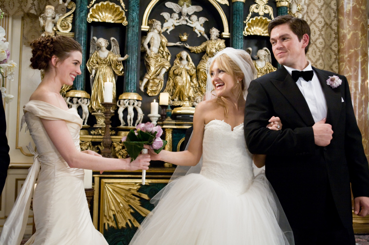 Still of Anne Hathaway, Kate Hudson and Steve Howey in Bride Wars (2009)