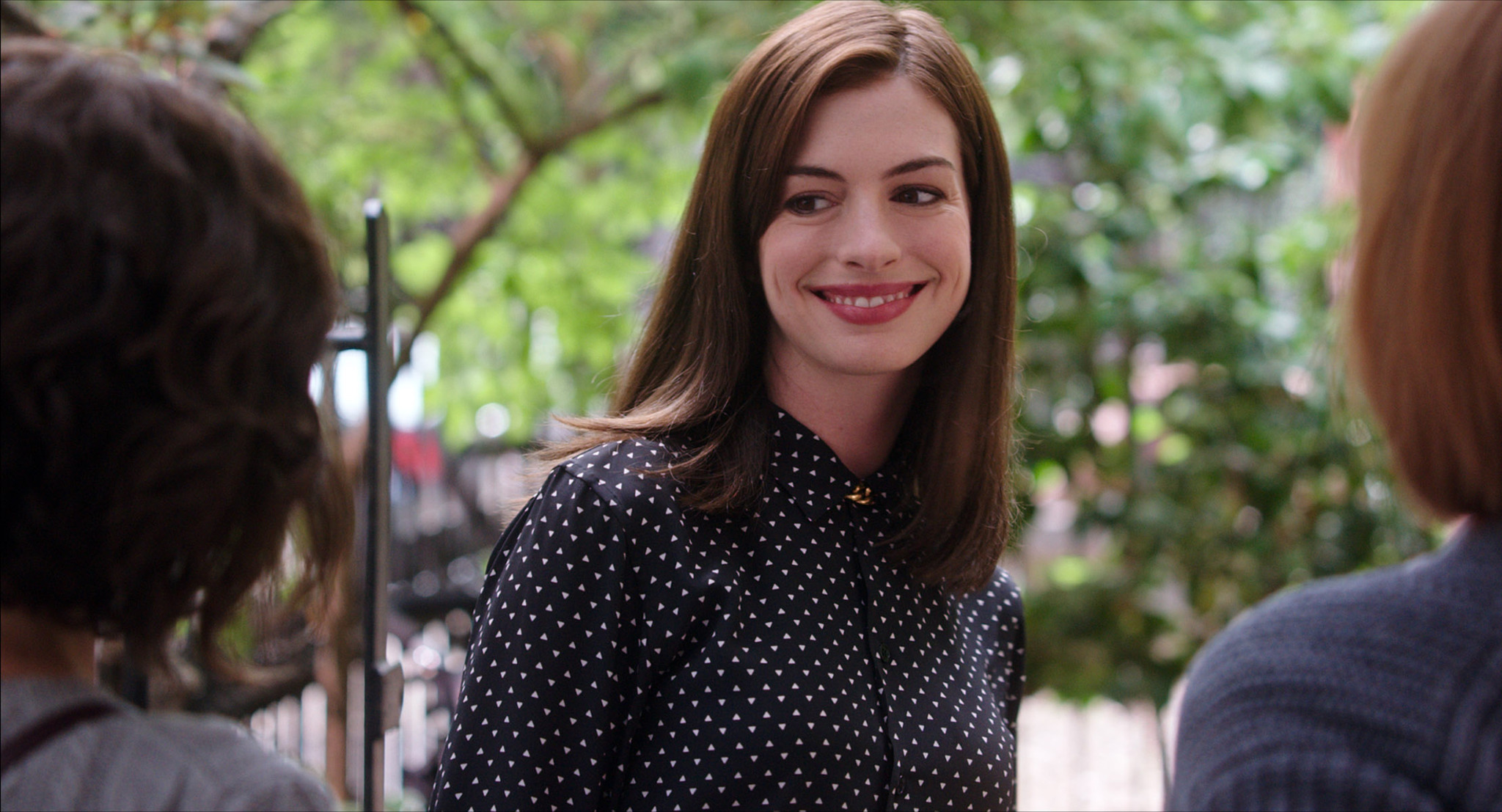 Still of Anne Hathaway in Naujokas (2015)