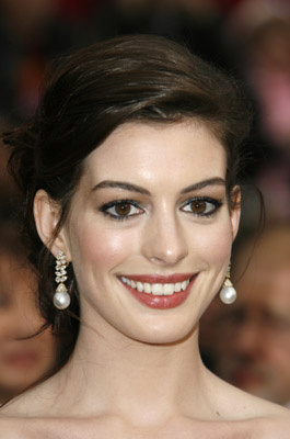 Anne Hathaway at event of The 79th Annual Academy Awards (2007)