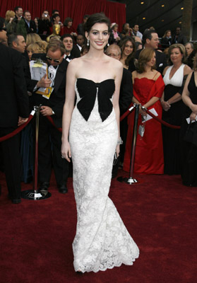 Anne Hathaway at event of The 79th Annual Academy Awards (2007)