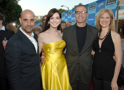 Stanley Tucci, Anne Hathaway, David Frankel and Dawn Hudson at event of Ir velnias devi Prada (2006)