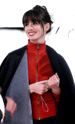 Anne Hathaway at event of Ir velnias devi Prada (2006)