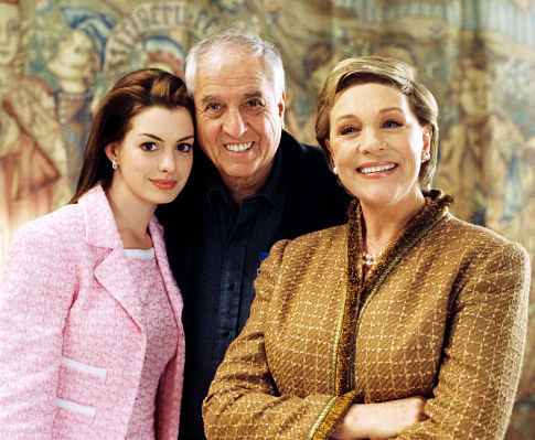 Julie Andrews, Anne Hathaway and Garry Marshall in The Princess Diaries 2: Royal Engagement (2004)