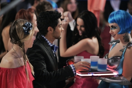 Still of Manish Dayal and Gillian Zinser in 90210 (2008)