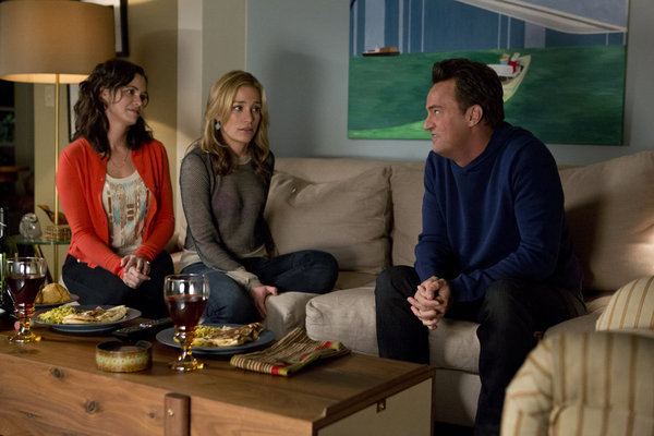Still of Matthew Perry, Piper Perabo and Christine Woods in Go On (2012)