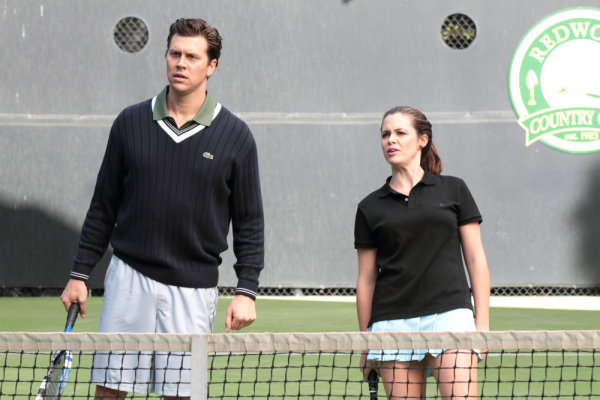Still of Hayes MacArthur and Christine Woods in Perfect Couples (2010)