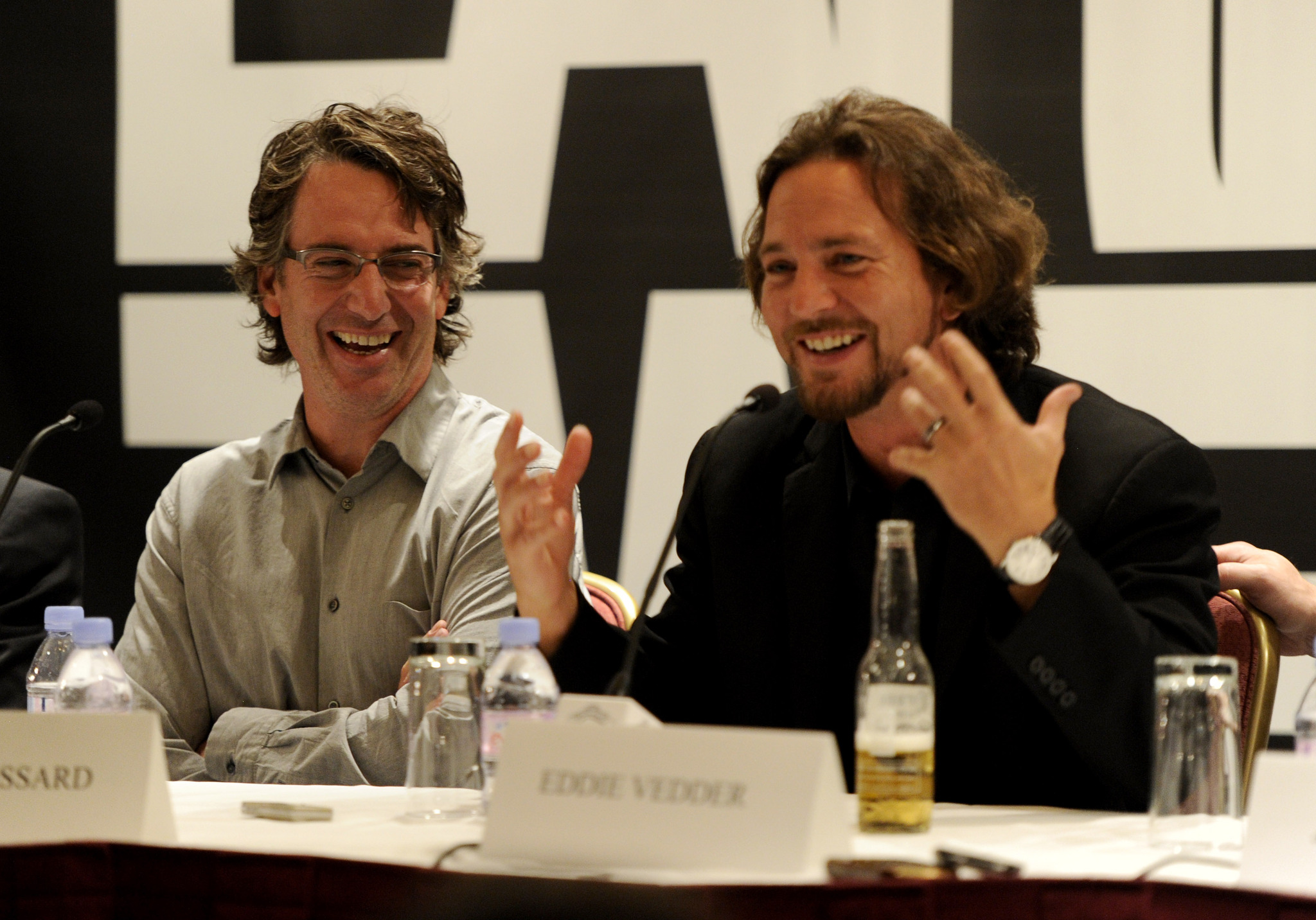 Stone Gossard, Eddie Vedder and Pearl Jam at event of Pearl Jam Twenty (2011)