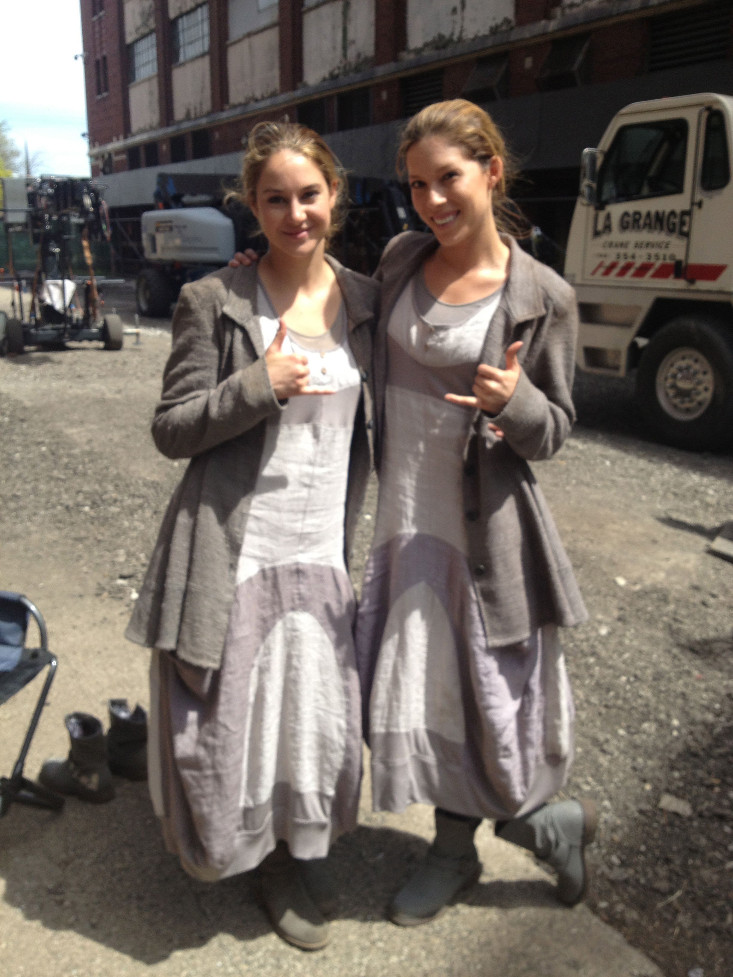 Shailene Woodley and stunt double Alicia Vela-Bailey on the set of Divergent.
