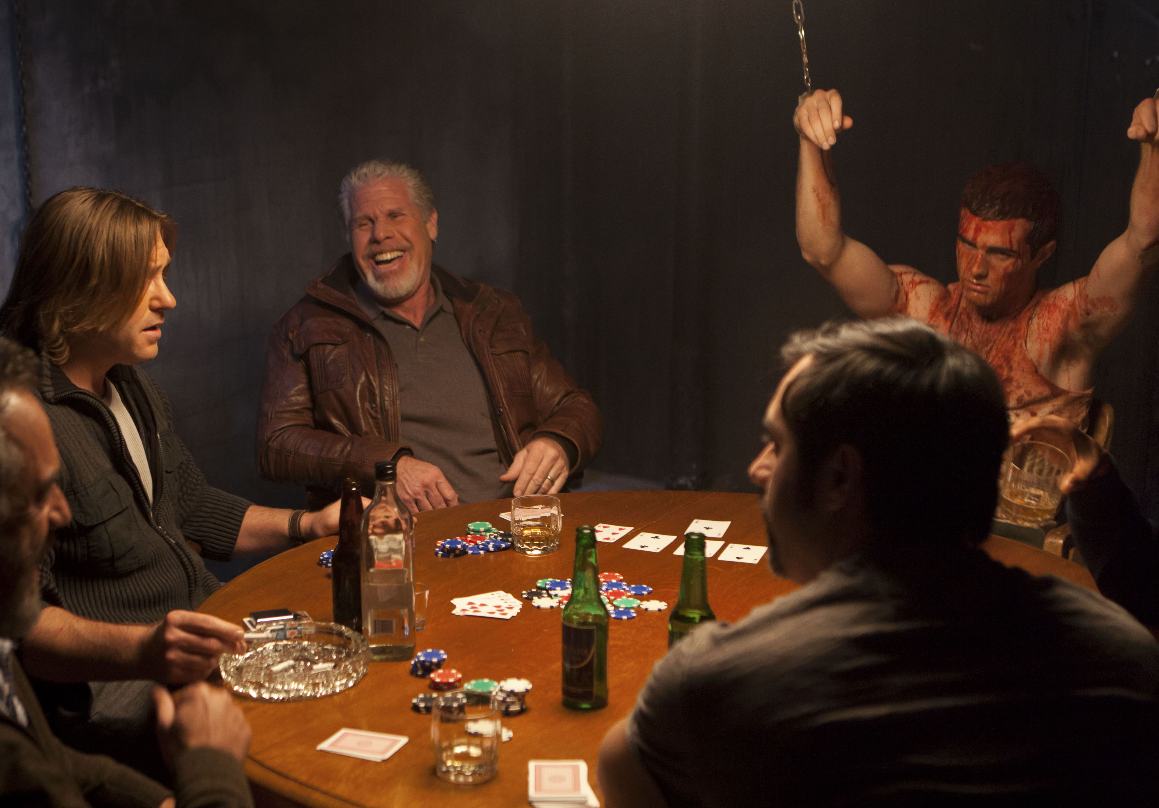 Still of Ron Perlman, Ron Eldard and Beau Mirchoff in Poker Night (2014)