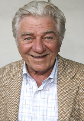 Seymour Cassel at event of The Wendell Baker Story (2005)