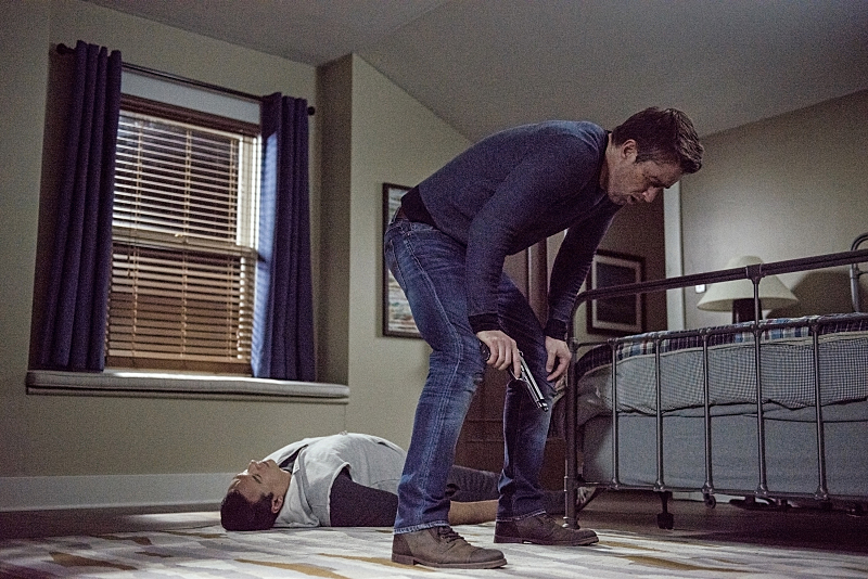 Still of Aleks Paunovic and Robert Buckley in iZombie (2015)